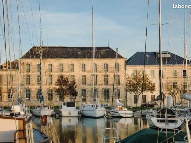 Appartement 25 pièces 2 200 m²