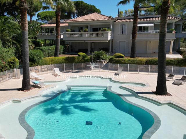 APPARTEMENT 26M² SAINT RAPHAEL VALESCURE AVEC PISCINE PROCHE COMMERCES