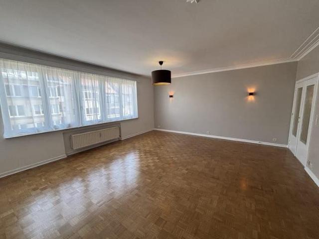 Appartement 2 ch. rénové ±100 m² – option Garage, parking