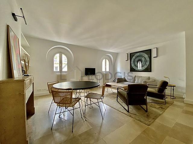 Appartement 2 chambres meublé avec ascenseur, cheminée et concierge Rue du Bac Paris 7°