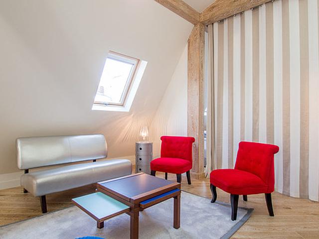 Appartement 2 chambres meublé avec ascenseur, concierge et local à vélos Champs Elysées Paris 8°