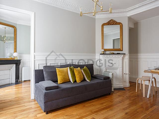 Appartement 2 chambres meublé avec ascenseur et cheminée Pigalle Paris 9°