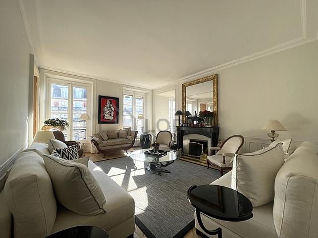 Appartement 2 chambres meublé avec ascenseur et cheminée Rue du Bac Paris 7°