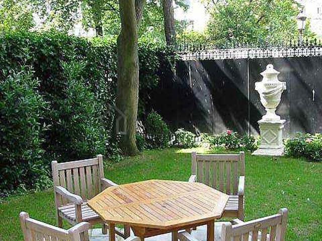 Appartement 2 chambres meublé avec jardin et cheminée Arc de Triomphe Paris 16°
