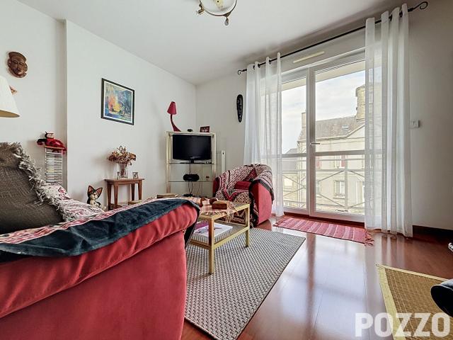Appartement 2 chambres avec balcon, ascenseur et parking au coeur d'Equeurdreville