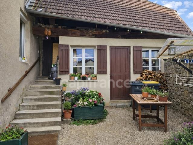 Appartement 2 chambres avec extérieur privatif et dépendance à vendre MOUCHARD 39330