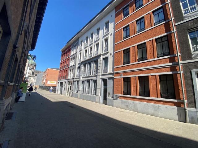 Appartement 2 chambres avec terrasse, cave, park. int. et garage