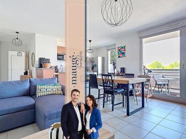 Appartement 2 Chambres Balcon 2 Places de stationnements privatives Proche toutes commodités