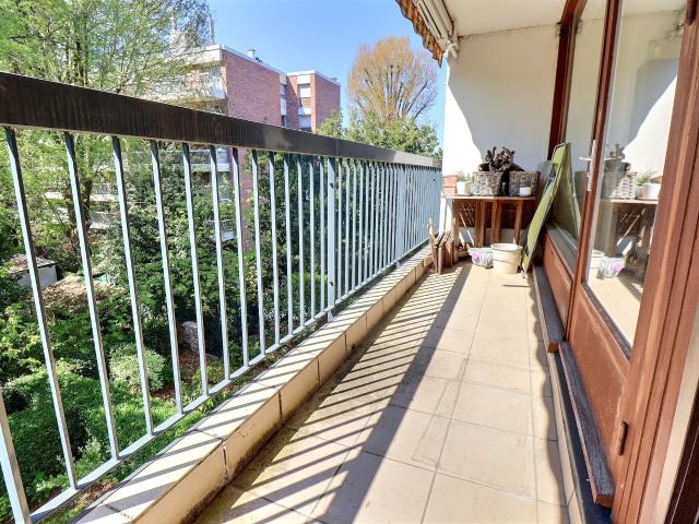 APPARTEMENT 2 CHAMBRES BALCON GARAGE CAVE