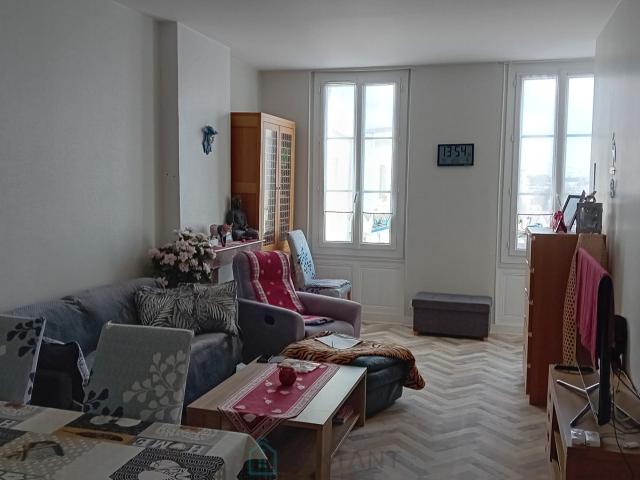 Appartement 2 chambres et grand garage centre ville de Royan
