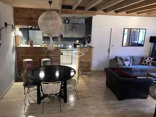APPARTEMENT 2 CHAMBRES HYPER CENTRE AVEC PARKING et TERRASSE