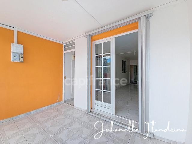 Appartement 2 chambres + 1 bureau 1 000 /mois charges comprises PORT LOUIS 971