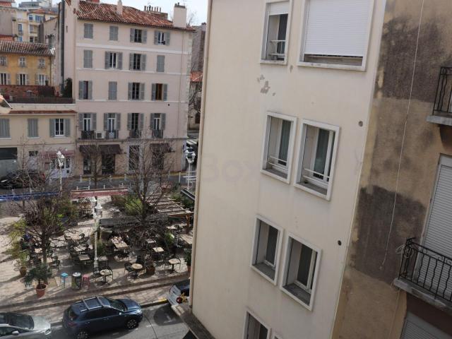 Appartement 2 pièce s 1 chambre s 31.81 m²