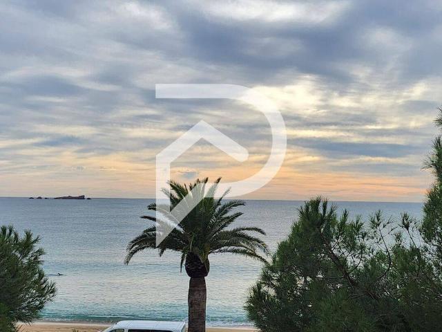 Appartement 2 pièce s 39 m2 env. FRONT DE MER FREJUS PLAGE