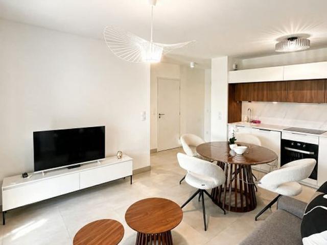 Appartement 2 pièces, 43 m² à louer à Antibes 06160