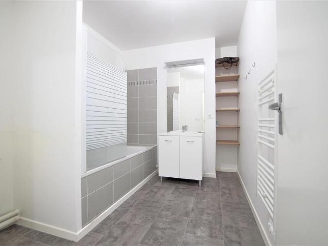Appartement 2 pièces 45 m2 avec balcon et parking
