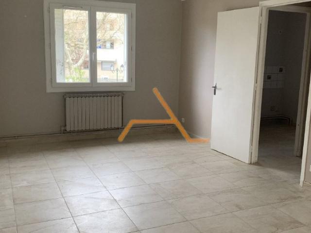 Appartement 2 pièces, 45m² en location à Dieulefit 530 € par mois
