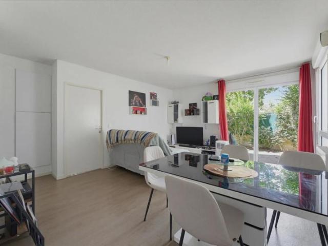 Appartement 2 pièces, 48 m², jardinet dans résidence sécurisée à Bordeaux Lac
