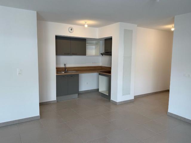 Appartement 2 pièces, 48m², en location à Nimes 675 € par mois * Appartement