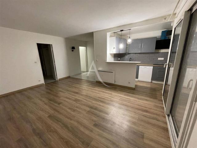 APPARTEMENT 2 PIECES 49 m² AVEC 2 PLACES DE PARKING ET TERRASSE 77170 BRIE COMTE ROBERT