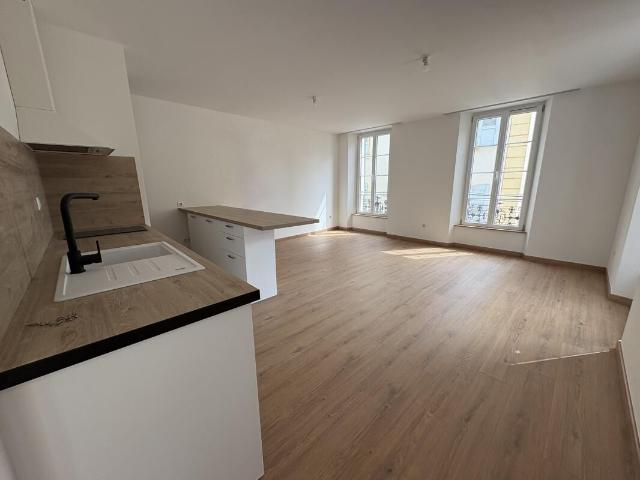 Appartement 2 pièces, 53 m² à louer à Riez 04500