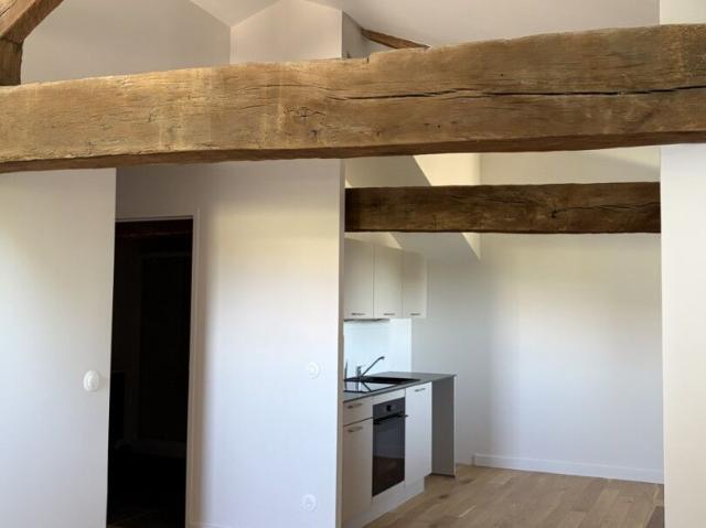 Appartement 2 pièces, 51 m² à louer à Beauvallon 69700