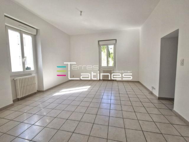 Appartement 2 pièces, 57m² en location à Nimes 579 € par mois