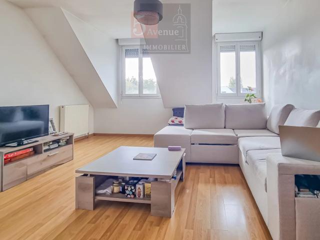 Appartement 51.5m2, centre Lamorlaye. Dernier étage avec asc