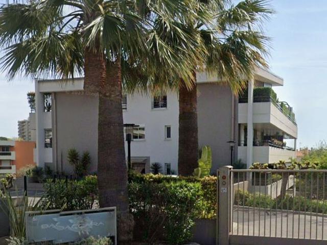 Appartement 2 pièces, 54 m² à louer à Antibes 06160