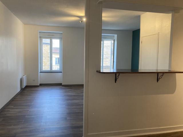 Appartement 2 pièces, 55 m² à louer à Lagnieu 01150