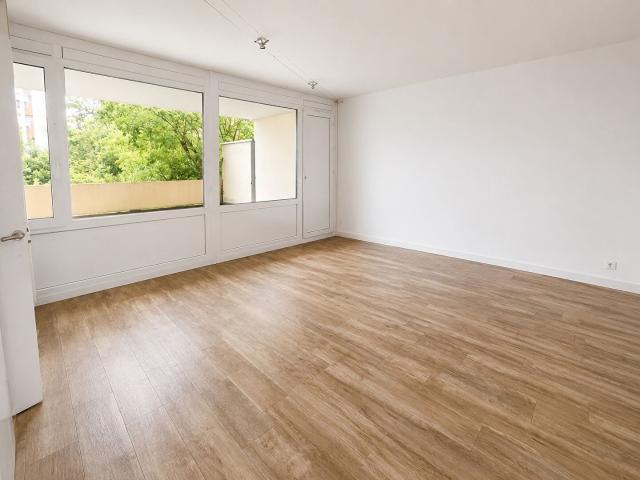 Appartement 2 pièces 55m2 à Villeneuve d'Ascq Rez de chaussée avec terrasse et garage