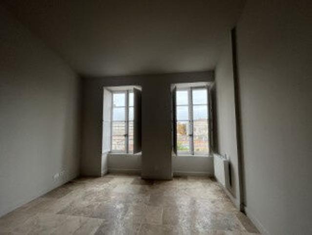 Appartement 2 pièces, 61 m² à louer à Nîmes 30000