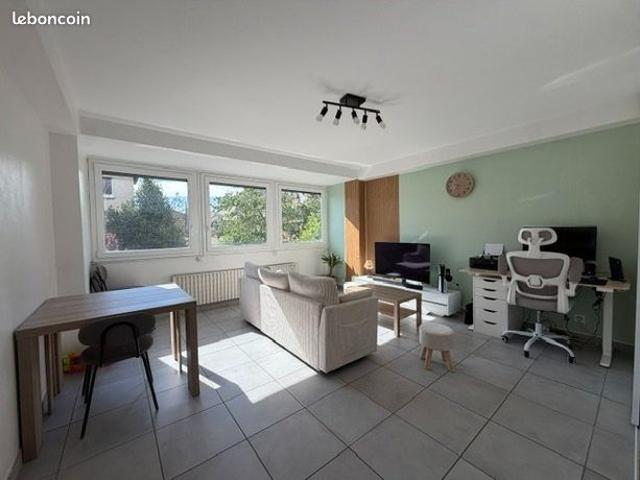 Appartement 2 pièces 64 m²