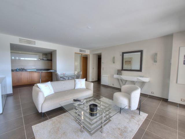 SOUS OFFRE APPARTEMENT 2 PIECES 68 M2 RDJ SAINT RAPHAEL