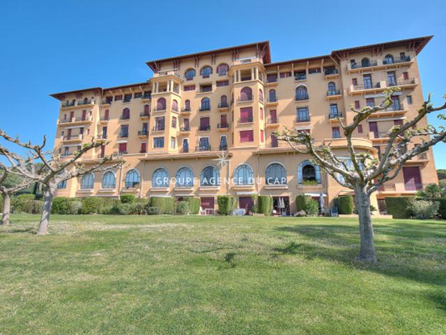 APPARTEMENT 2 PIECES 70 M2, PISCINE VUE dégagée SAINT RAPHAEL