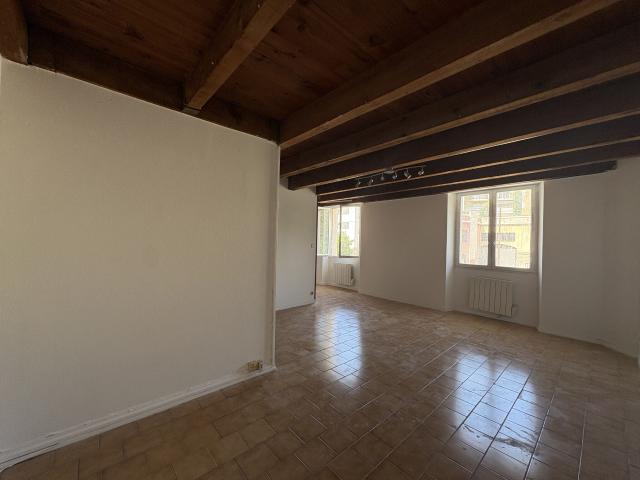 Appartement 2 pièces, 70 m² à louer à Aubagne 13400
