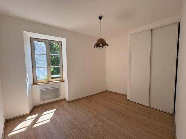 Appartement 2 pièces, 70 m² à louer à Marcillac Vallon 12330