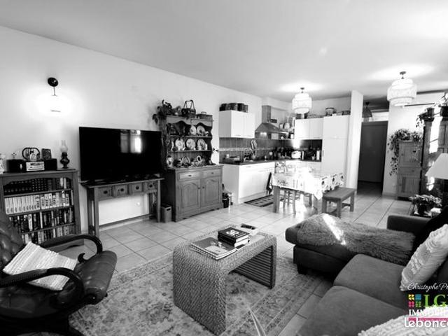 Appartement 2 pièces 77 m²