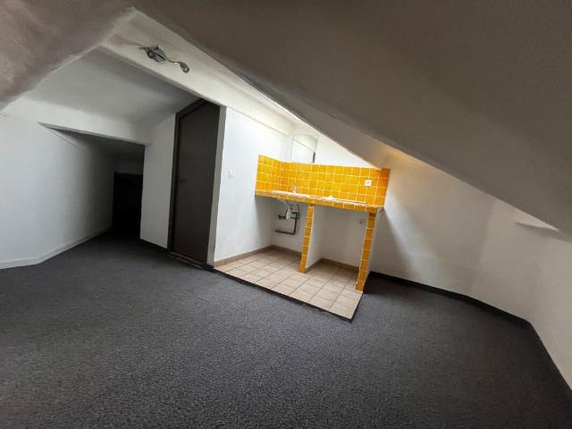 Appartement 2 pièces, 74 m² à louer à Riez 04500