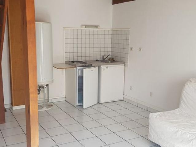 APPARTEMENT 2 PIECES 30 m2 COMPIEGNE PROCHE CENTRE VILLE ET UTC