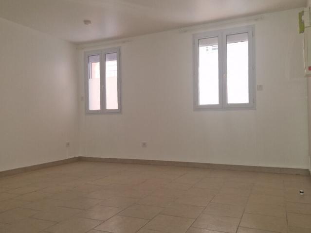 Appartement 2 pièces, 35 m² à louer à Solliès Pont 83210