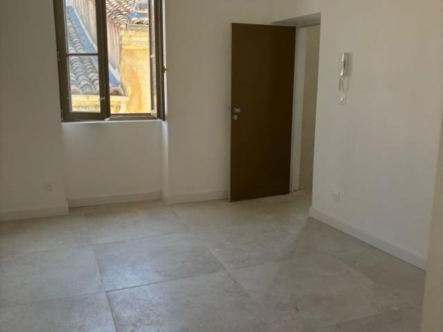 Appartement 2 pièces, 38 m² à louer à Nîmes 30900