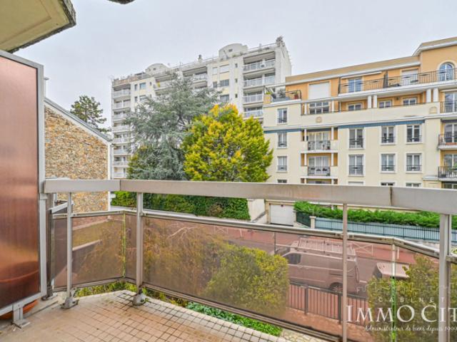 Appartement 2 pièces 38 m² balcon Parking et cave Mo