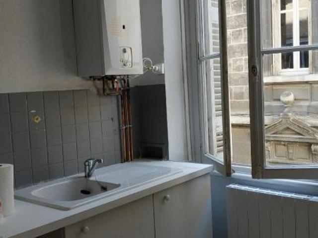 Appartement 2 pièces, à louer à Bordeaux 33000