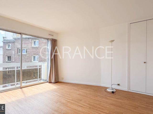 Appartement 2 pièces à Paris 75014 dernier étage BALCON