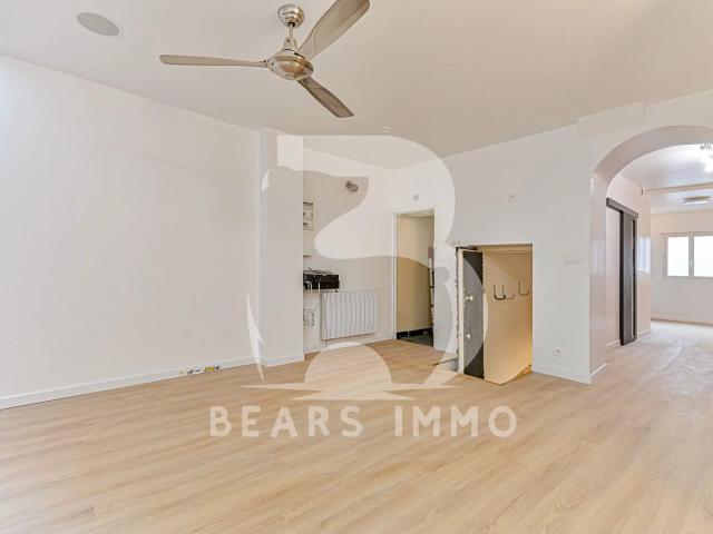 Appartement 2 pièces à vendre en rez de chaussée à Paris 380 0