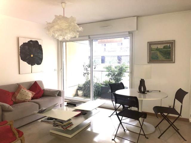 Appartement 2 pièces avec balcon et parking