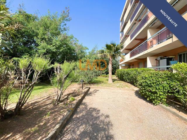Fréjus T2 avec grande terrasse parking cave résidence sécurisée