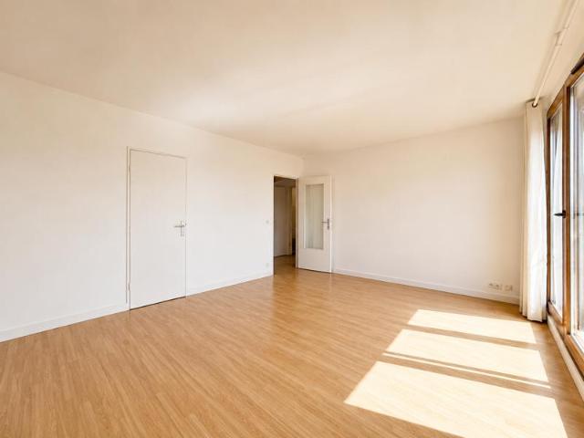 APPARTEMENT 2 PIÈCES AVEC BALCON, CAVE ET PARKING