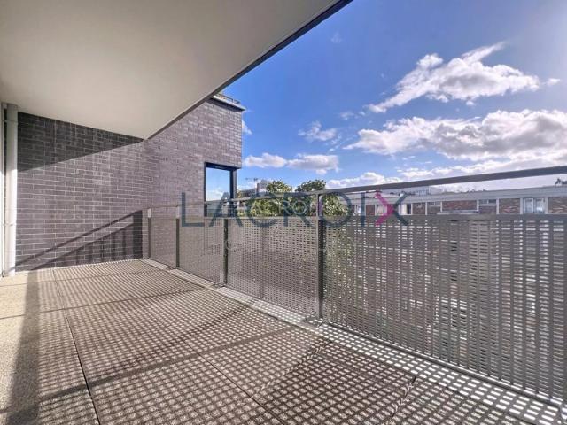 Appartement 2 pièces avec balcon et parking à 2 pas du métro